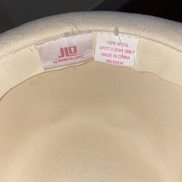 JLO 100% Wool Hat With Flower - Picture 3 of 6